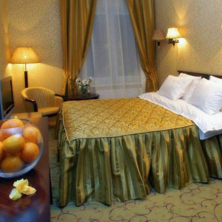 Royal Hotels And Spa Resorts Promenad Truskavets Exterior foto