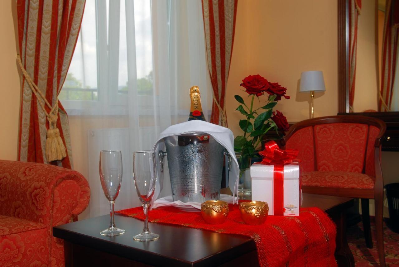 Royal Hotels And Spa Resorts Promenad Truskavets Exterior foto